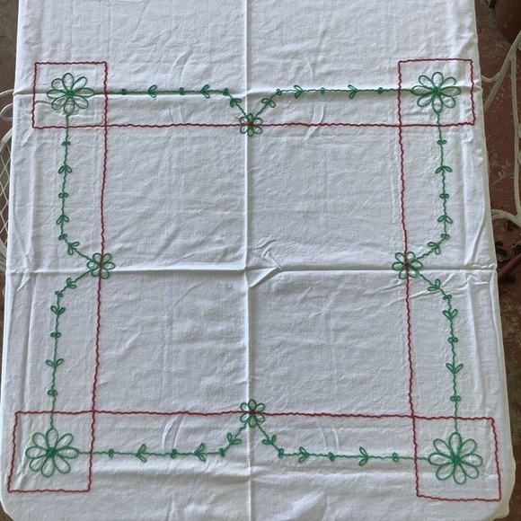 Vintage White Red Teal Embroidered Flower Rectangle Tablecloth Table Linen - Picture 2 of 11